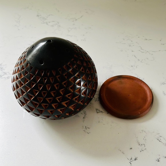 Nicaraguan Handmade Clay Black Candle Holder - Picture 7 of 10